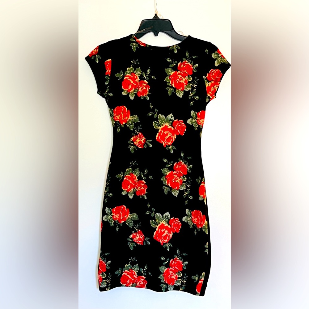 Almost Famous floral dress color black and red.
